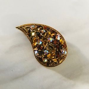 “Art” Signed⚜️Vintage Brooch